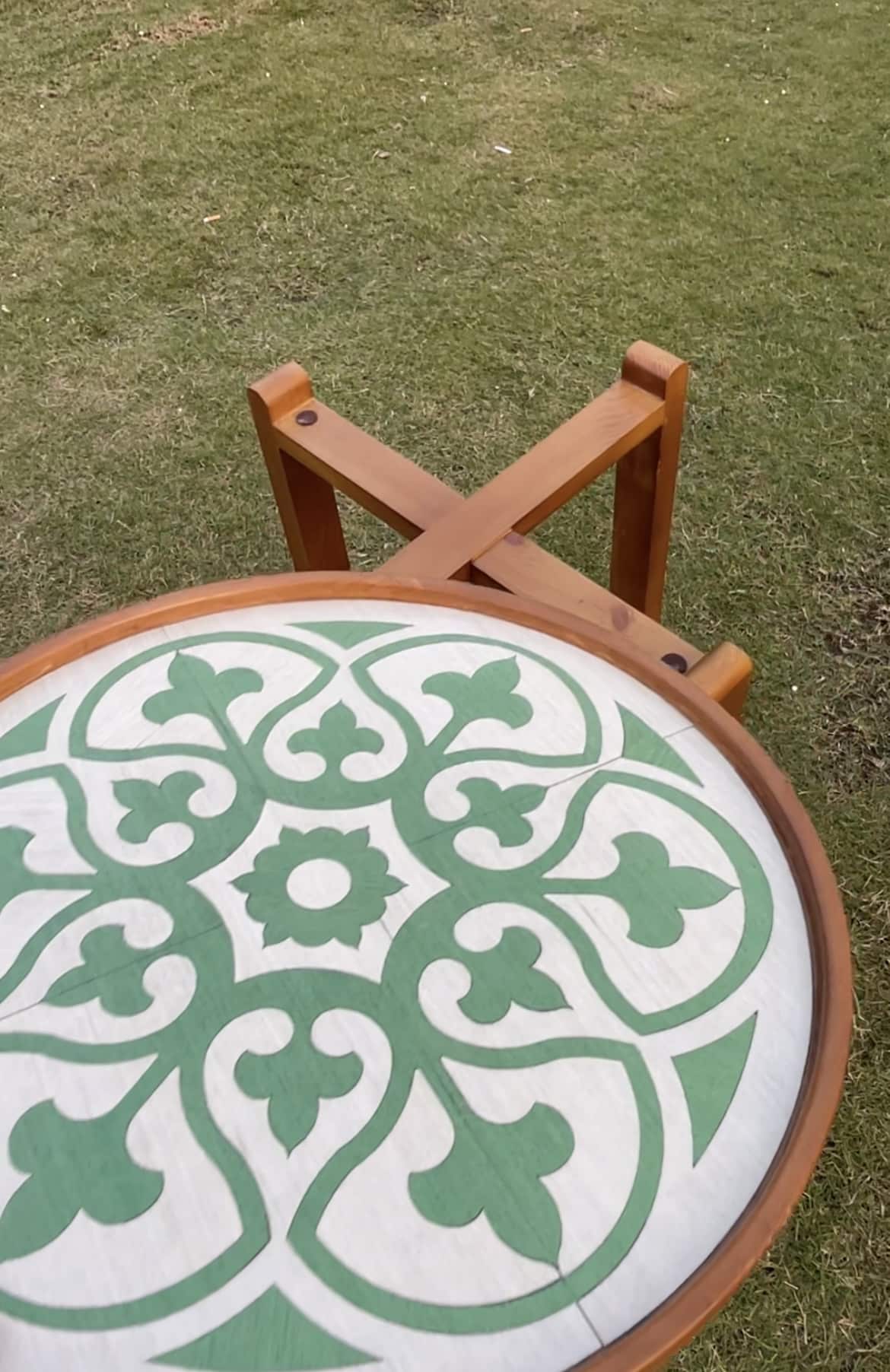 Removable rounded side table 5 IMG 5017