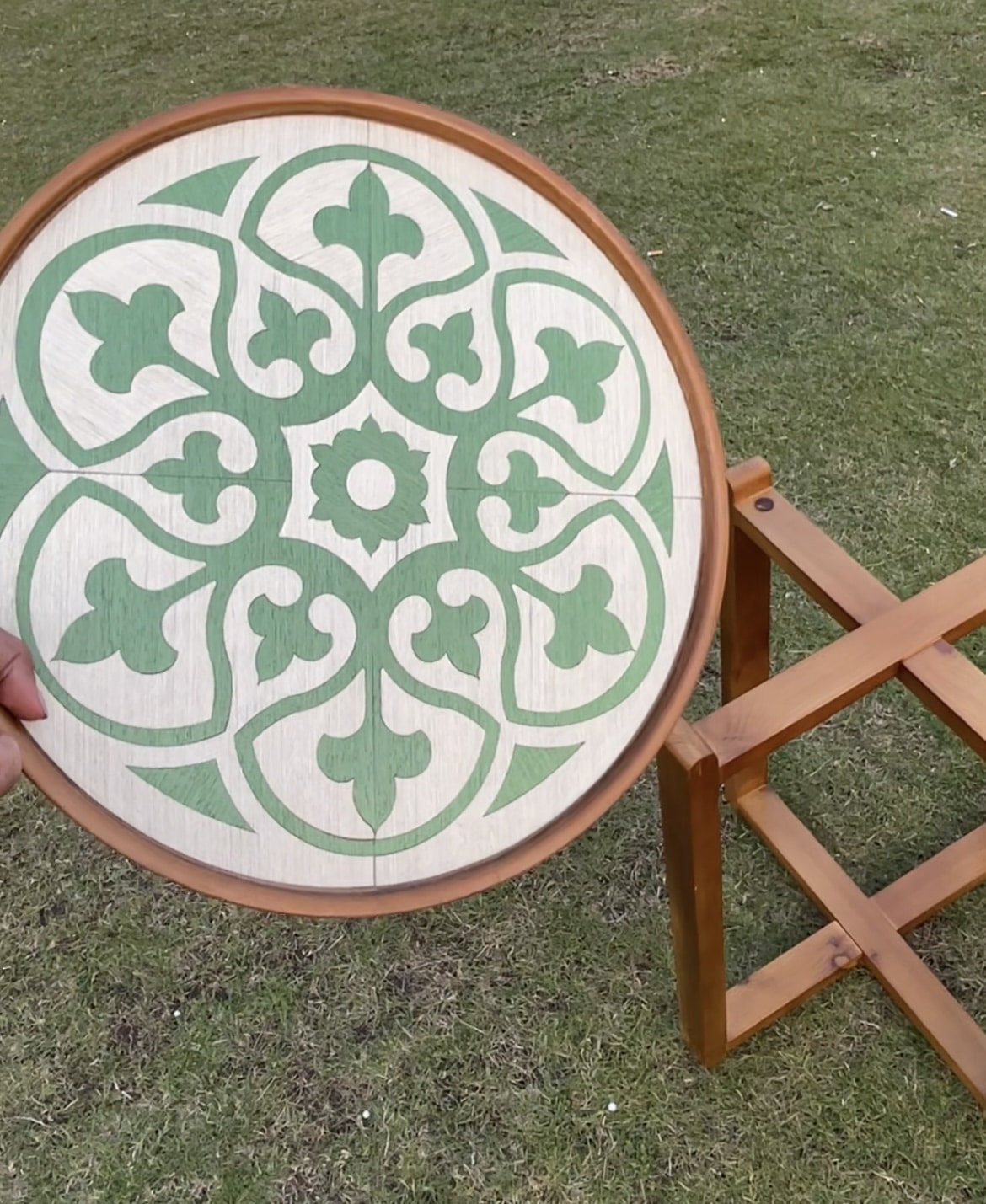 Removable rounded side table 4 IMG 5018