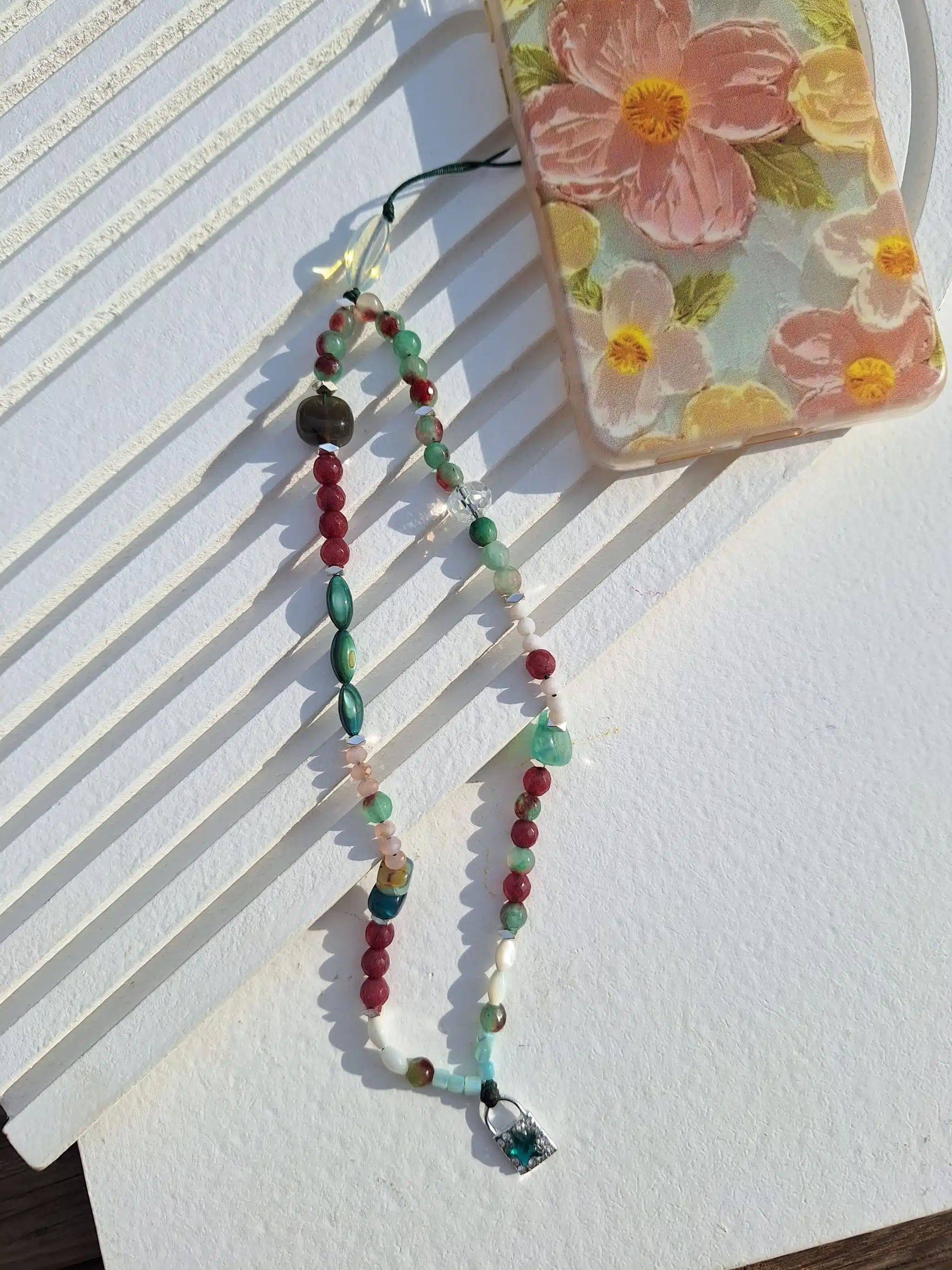 Burgundy x green "mobile chain" 1 Burgundy x green "mobile chain"