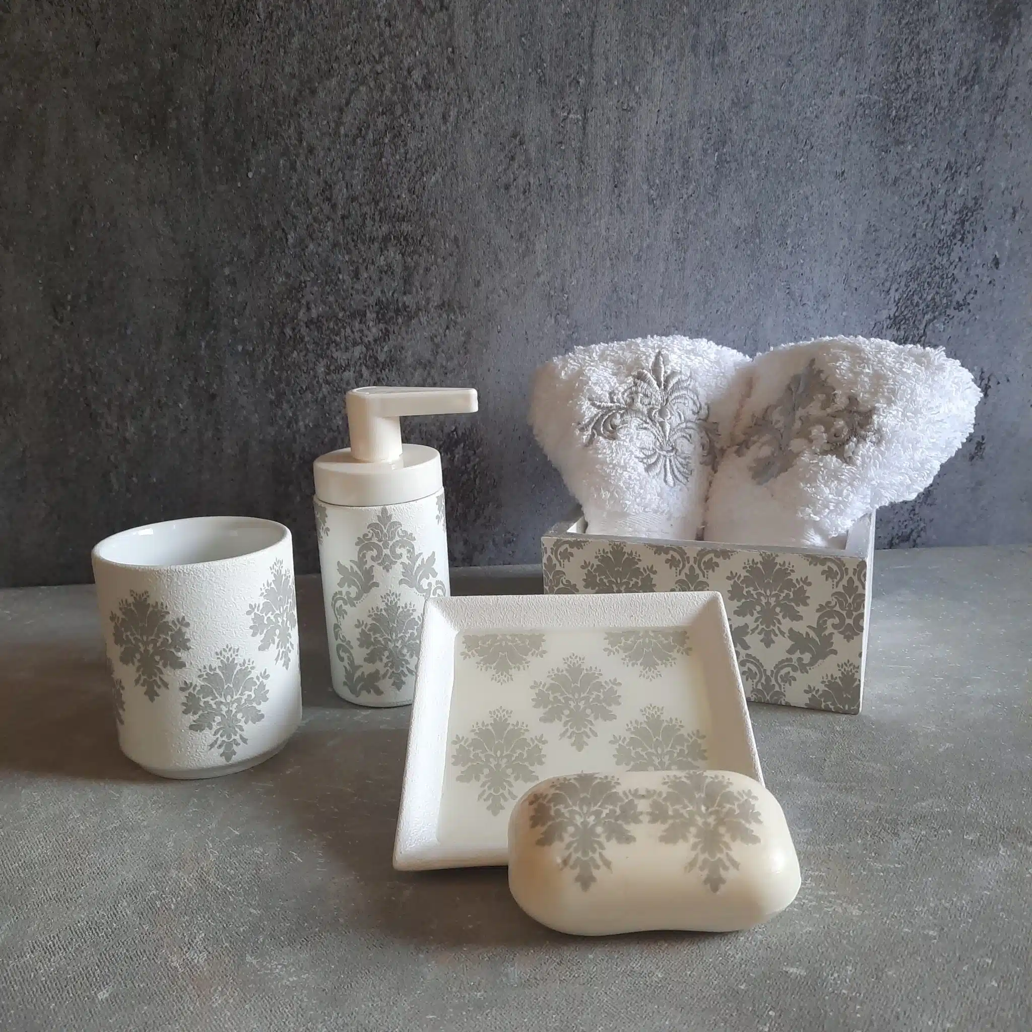 Grey bathroom set 2 20241216 105931 scaled