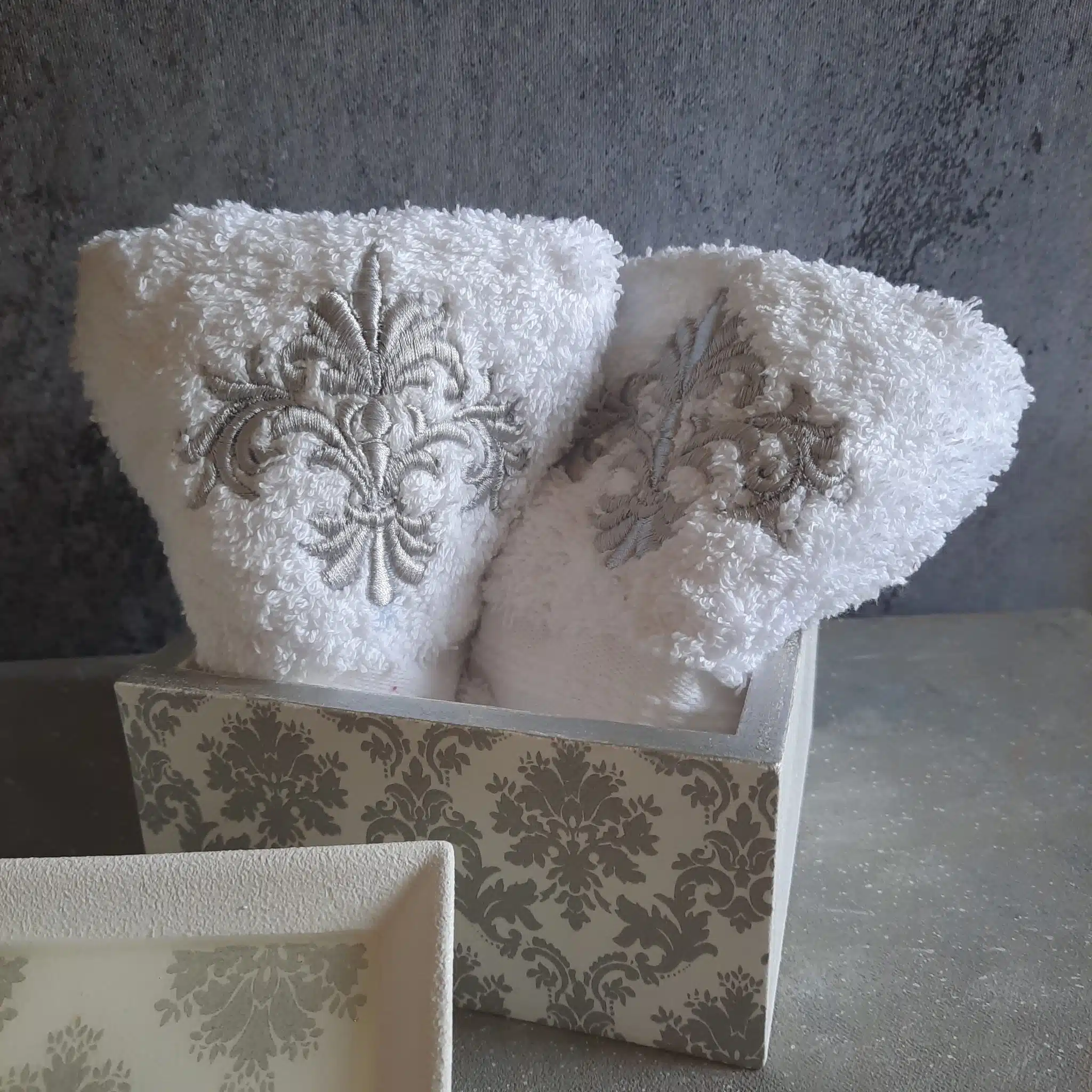 Grey bathroom set 5 20241216 110021 scaled