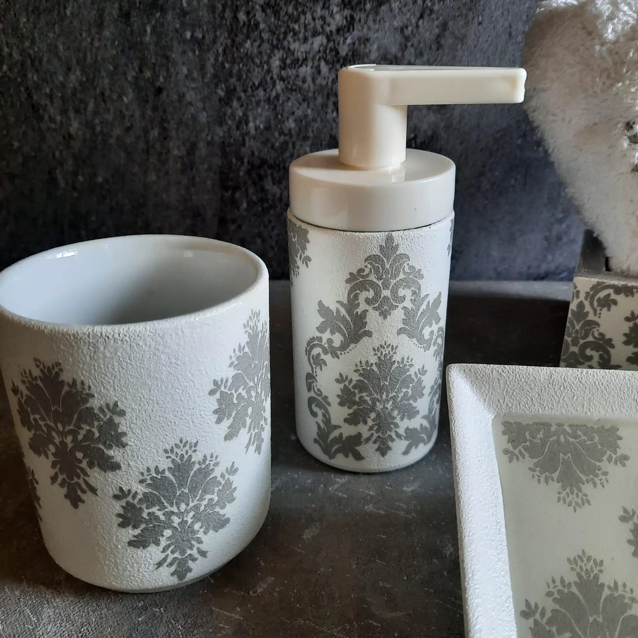 Grey bathroom set 4 20241216 110025 scaled