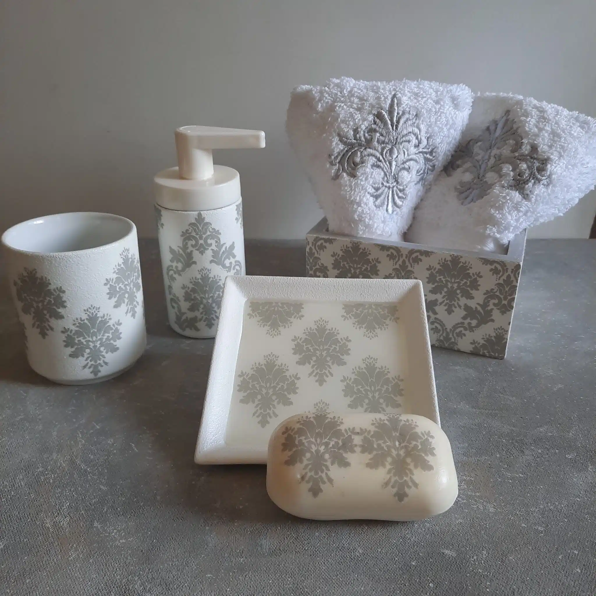 Grey bathroom set 1 Grey bathroom set