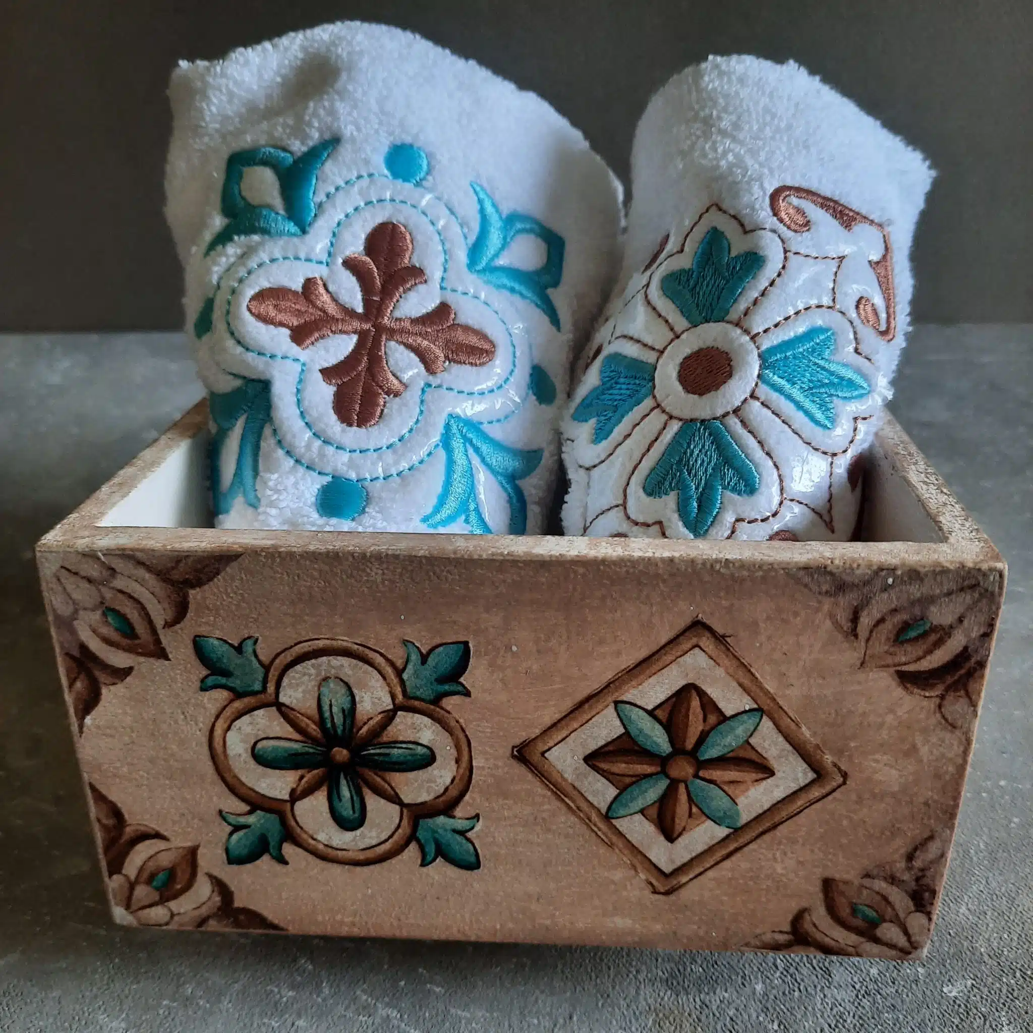 Brown and turquoise bathroom set 6 20241216 110859 scaled