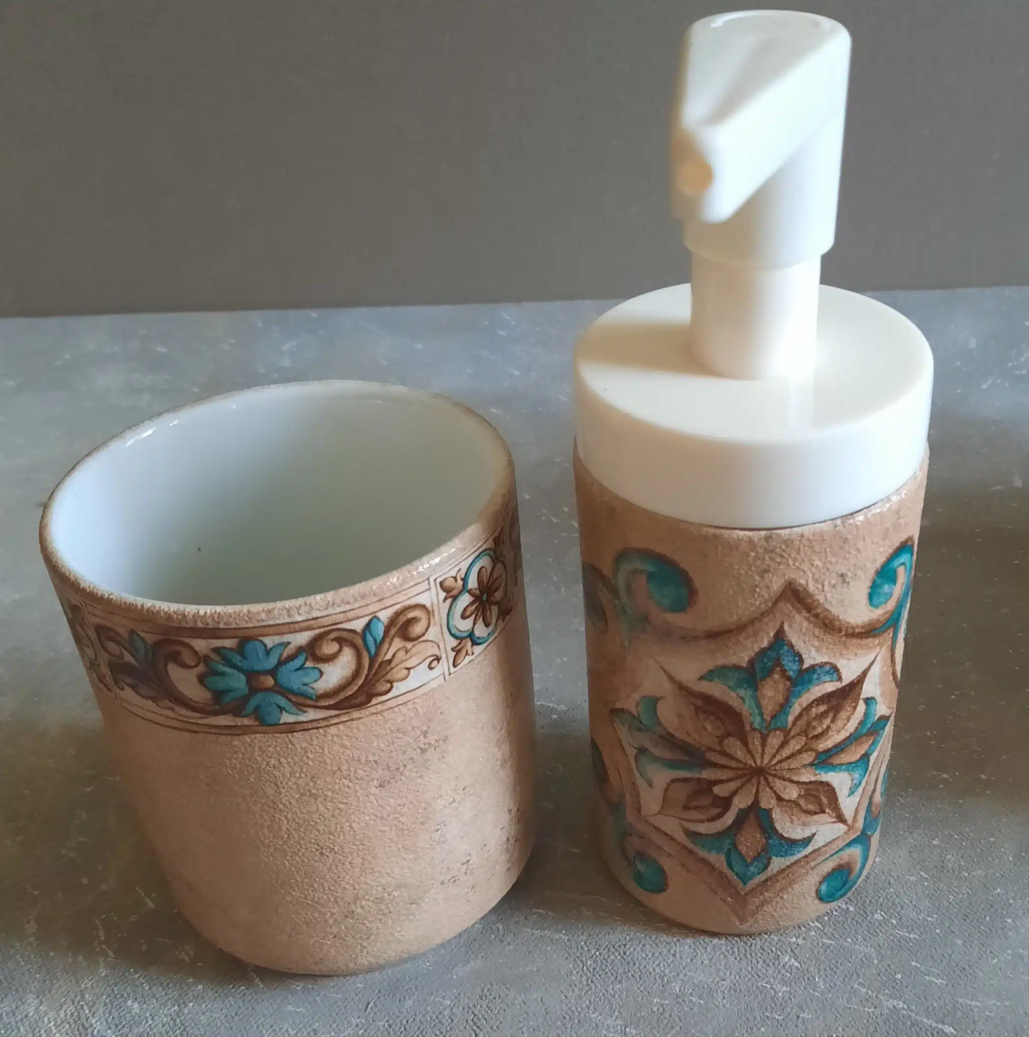 Brown and turquoise bathroom set 4 20241216 110927 scaled