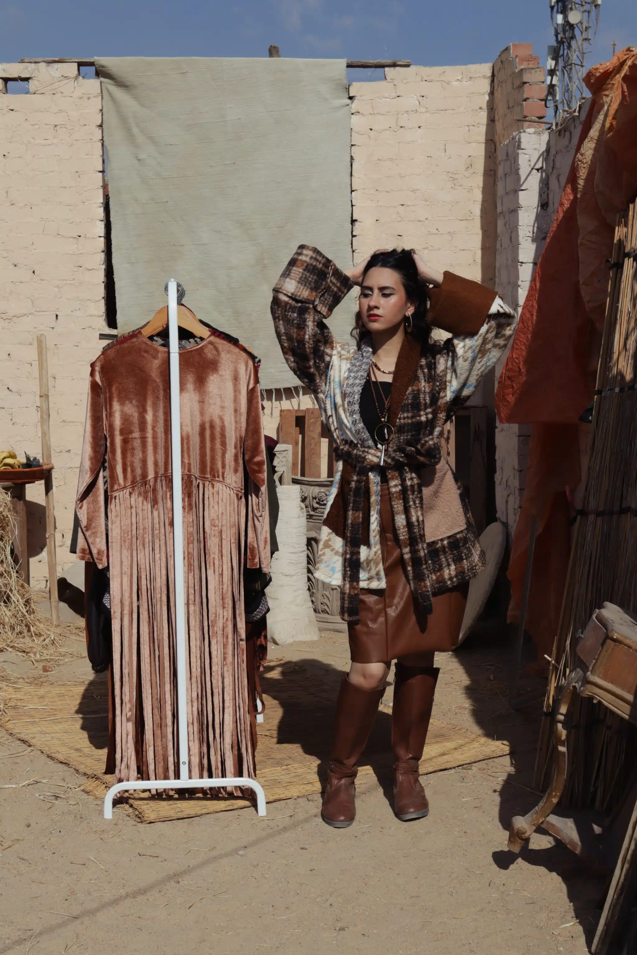 Gypsy threads in brown x beige 1 Gypsy threads in brown x beige