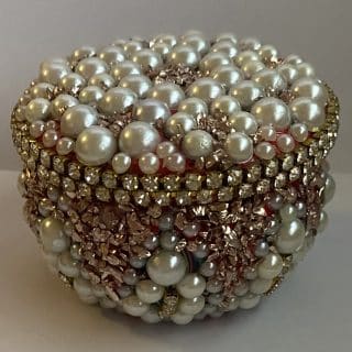 Decorated scented candle (stone&pearls)