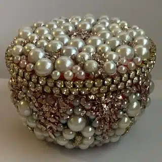 Decorated scented candle (stone&pearls)