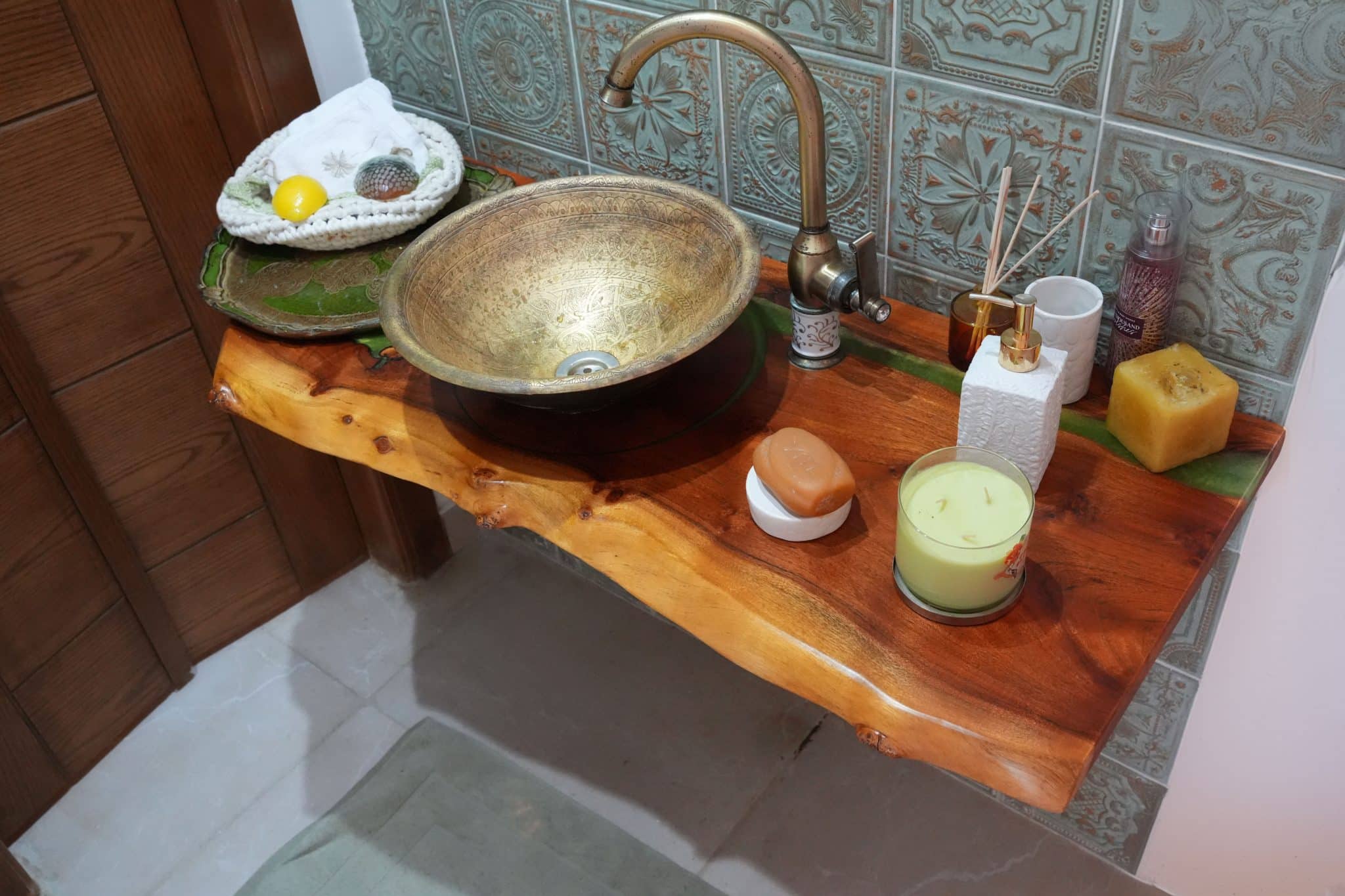 Sink Counter 1 Sink Counter