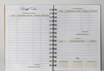 Signature Yearly Planner 4 Screen Shot 2024 12 08 at 4.05.43 AM