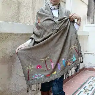 شال بطانية نسيج يدوي تطريز ريفي.