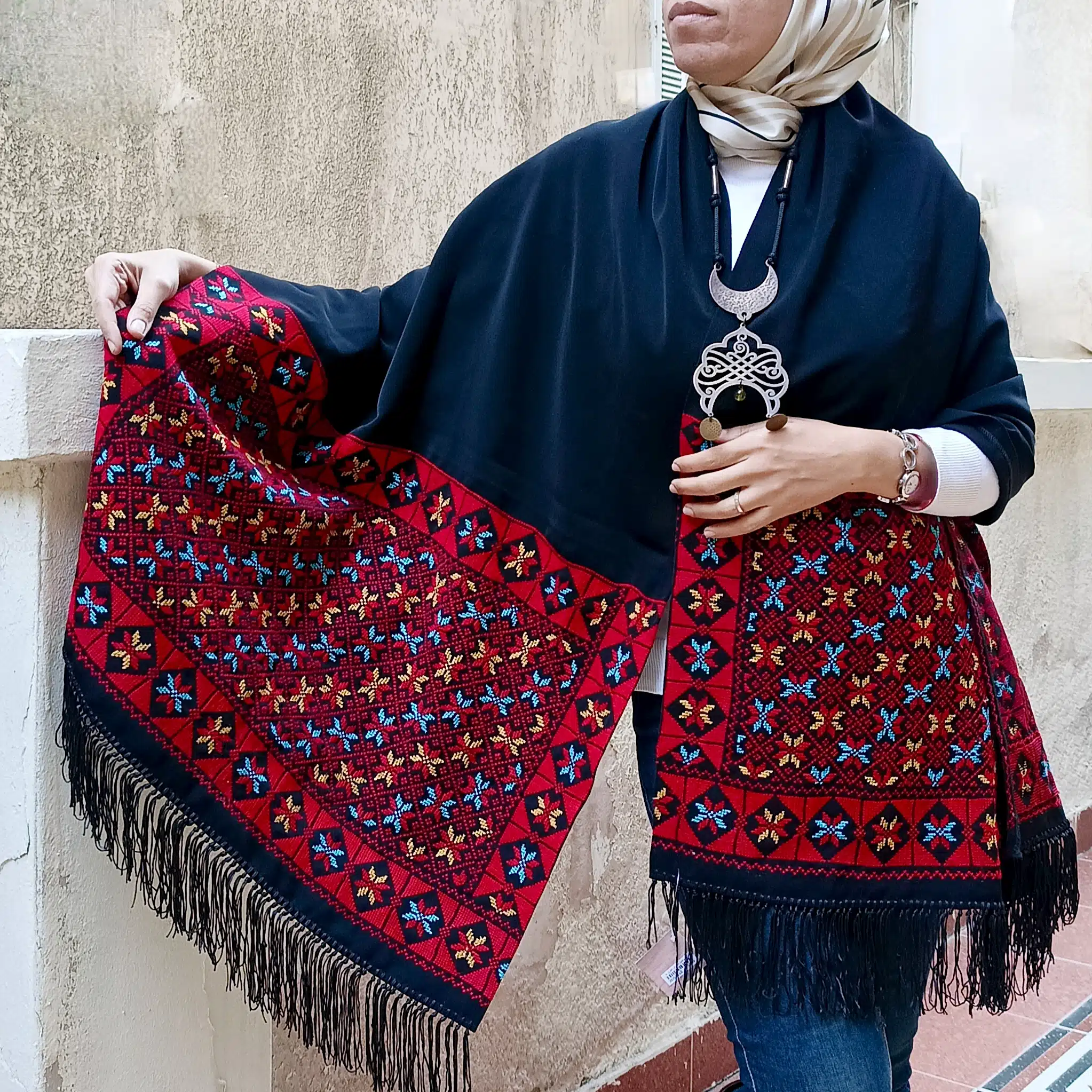 شال مستطيل تطريز العريش. 1 شال مستطيل تطريز العريش.