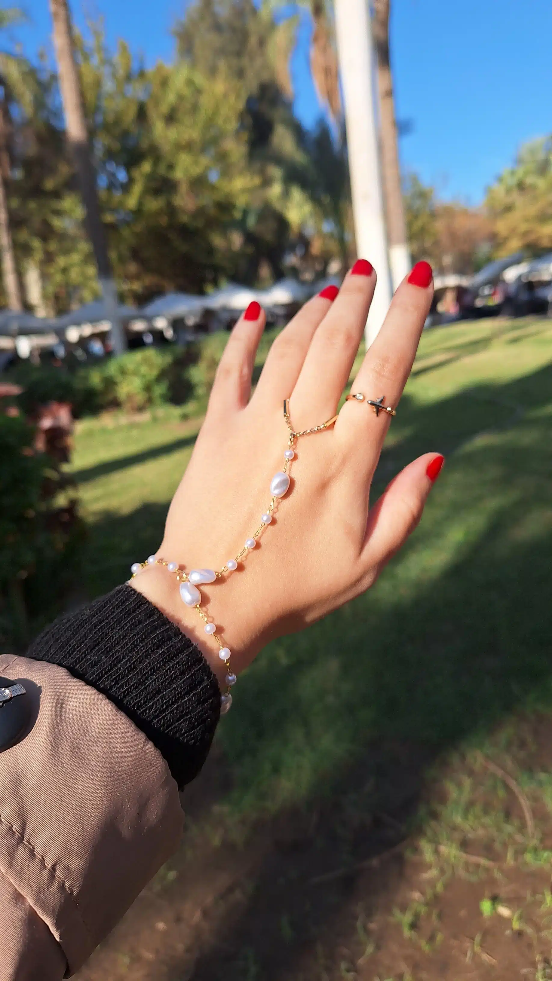 Pearly hand chain 1 Pearly hand chain