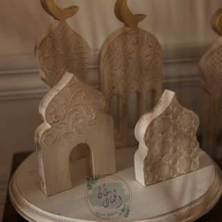 Decorative set with round tray