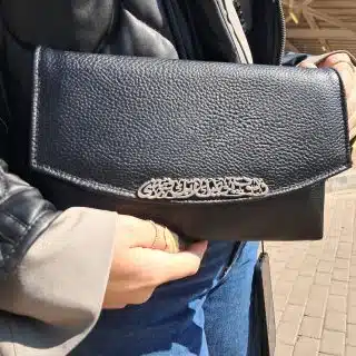 black medium clutch