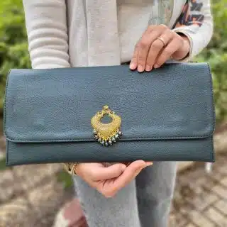 Long green clutch