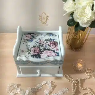 White floral organizer