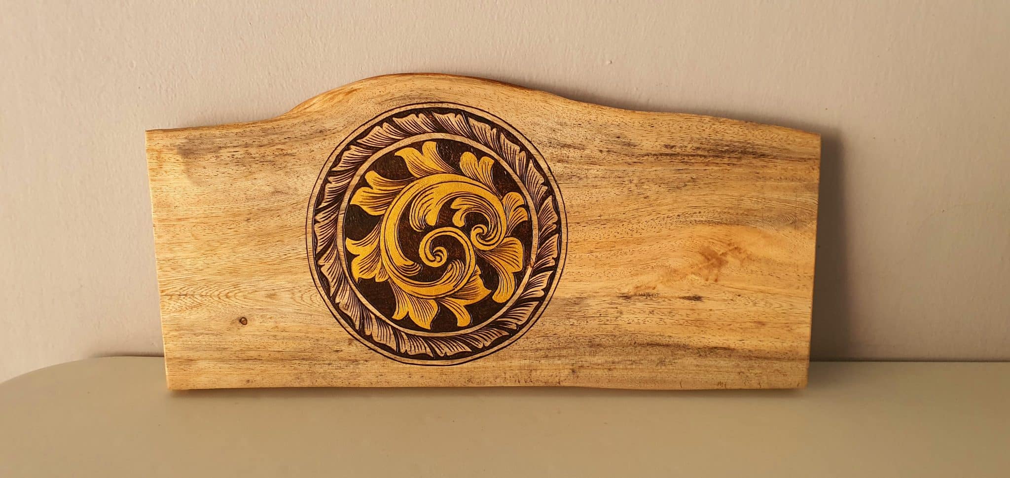 Royal Pattern Tray 8 صينية خشب ذهبي