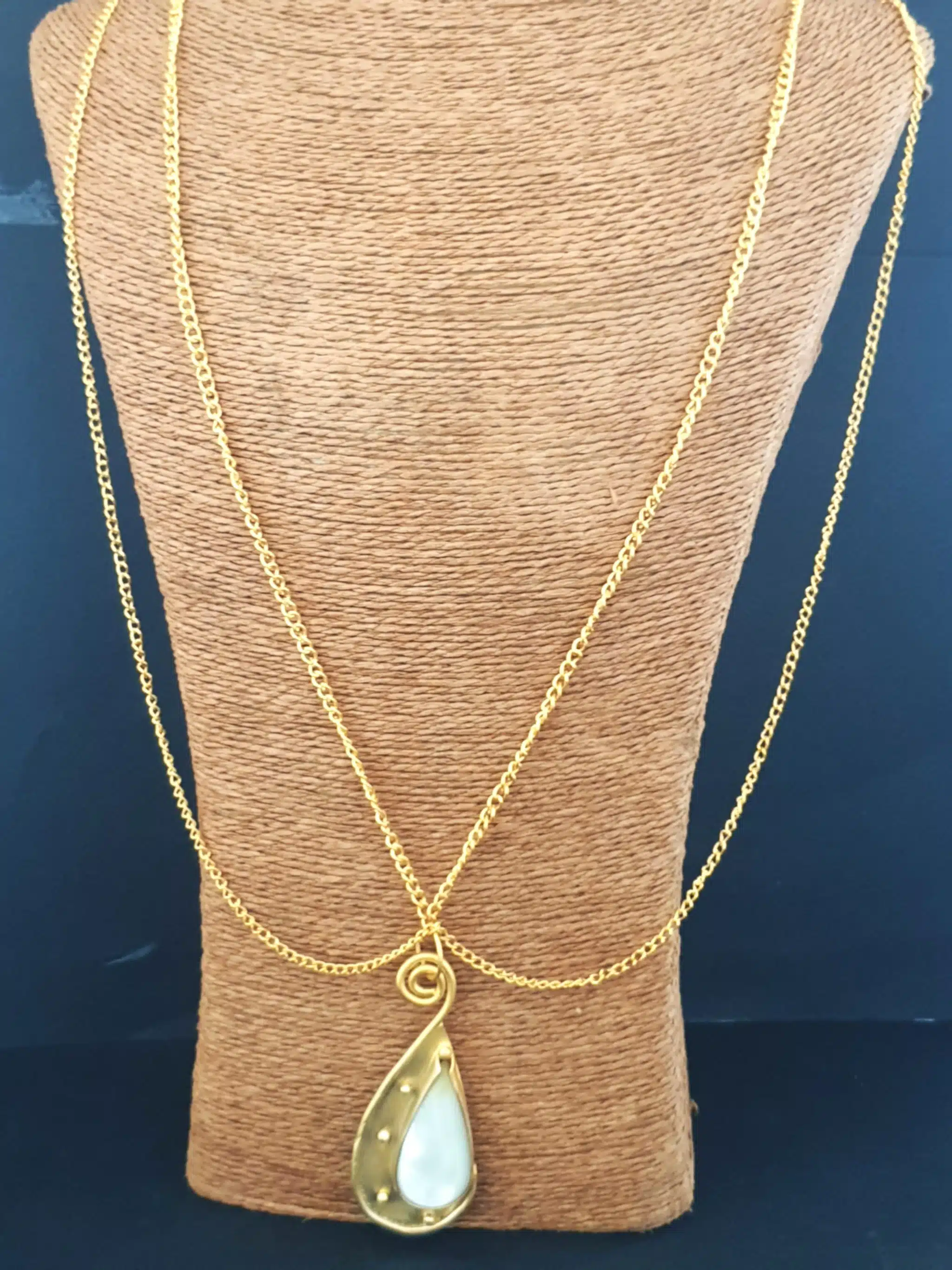 Double chain teardrop mother of pearl 1 Double chain teardrop mother of pearl