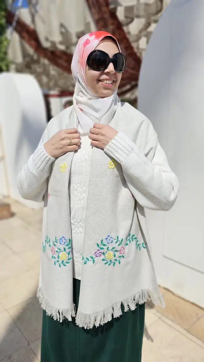 Roses Natural Hand-embroidered Cotton Shawl 3 20250228 1128531 scaled