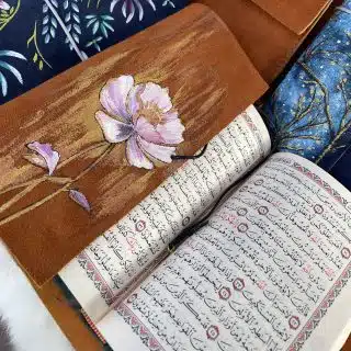 Flowery leather quraan cover