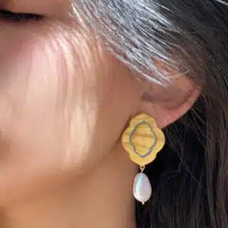 Laila 03 earrings - gold islamic design polymer clay earrings with natural dangling white pearls