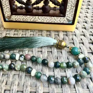 Sebha, 33 agate green beads, long green tassel, great gift for Ramadan