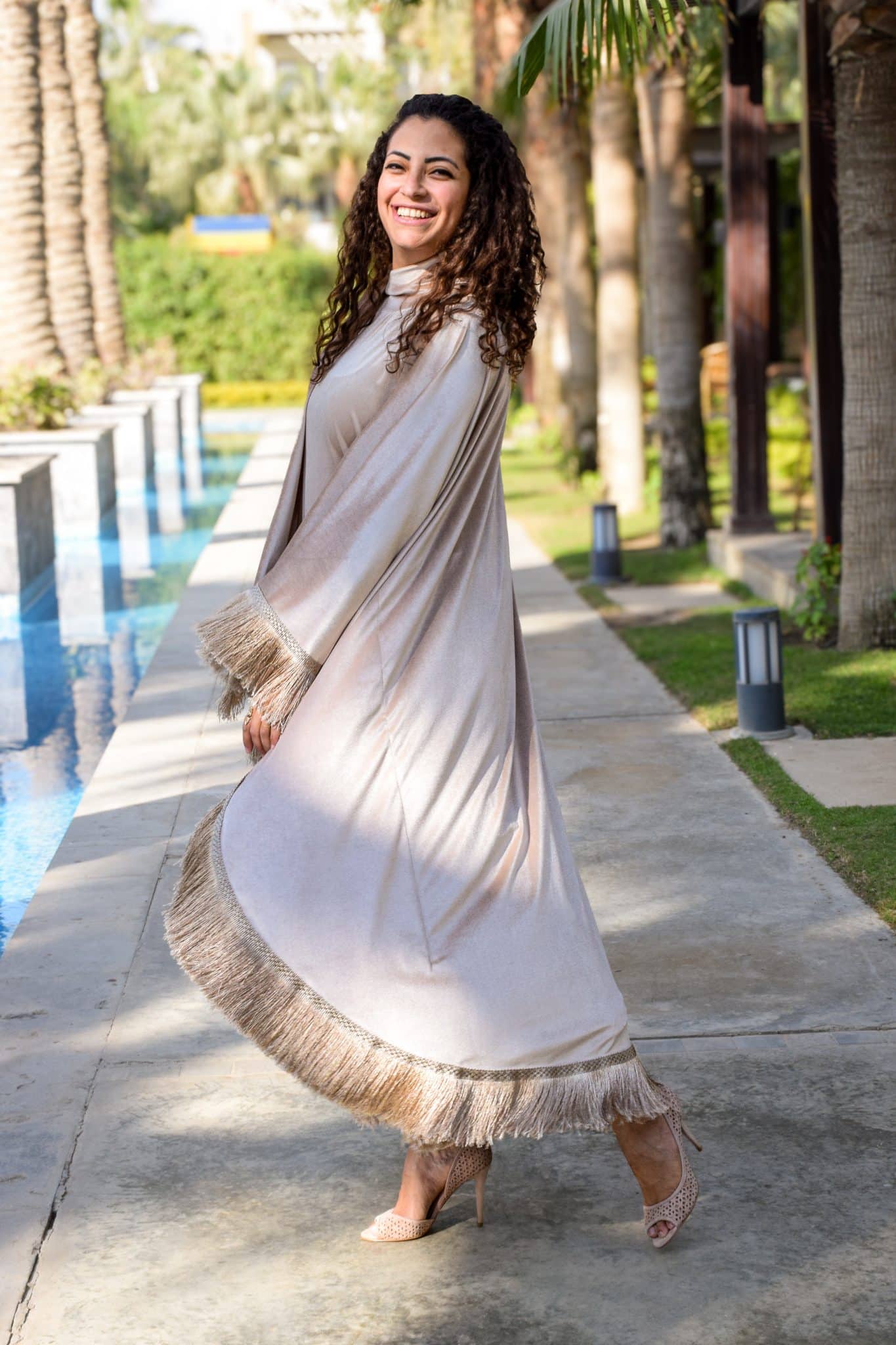 Creme cape abaya 3 IMG 6968 scaled