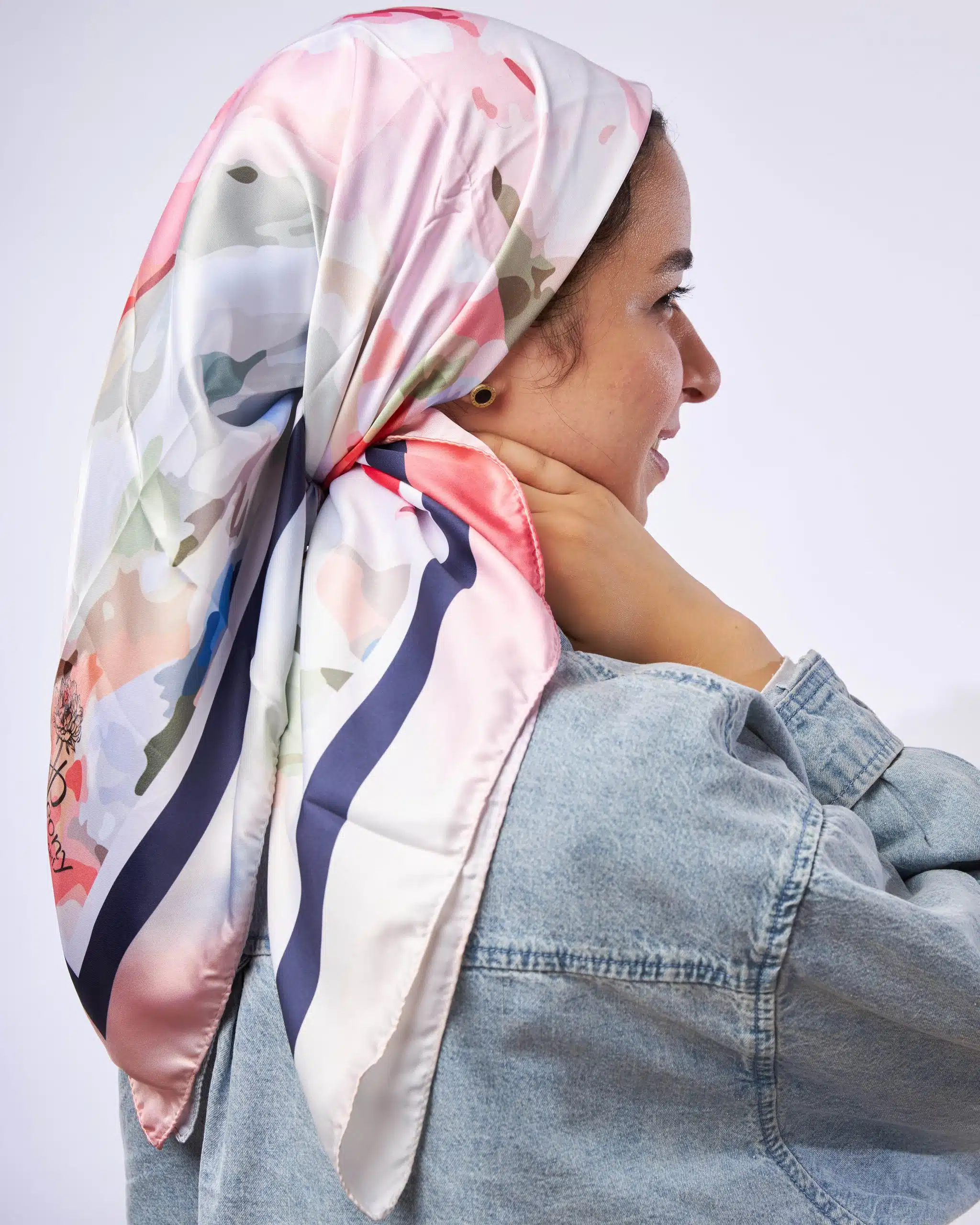 Bastela Square scarf 2 0J4A5563 scaled