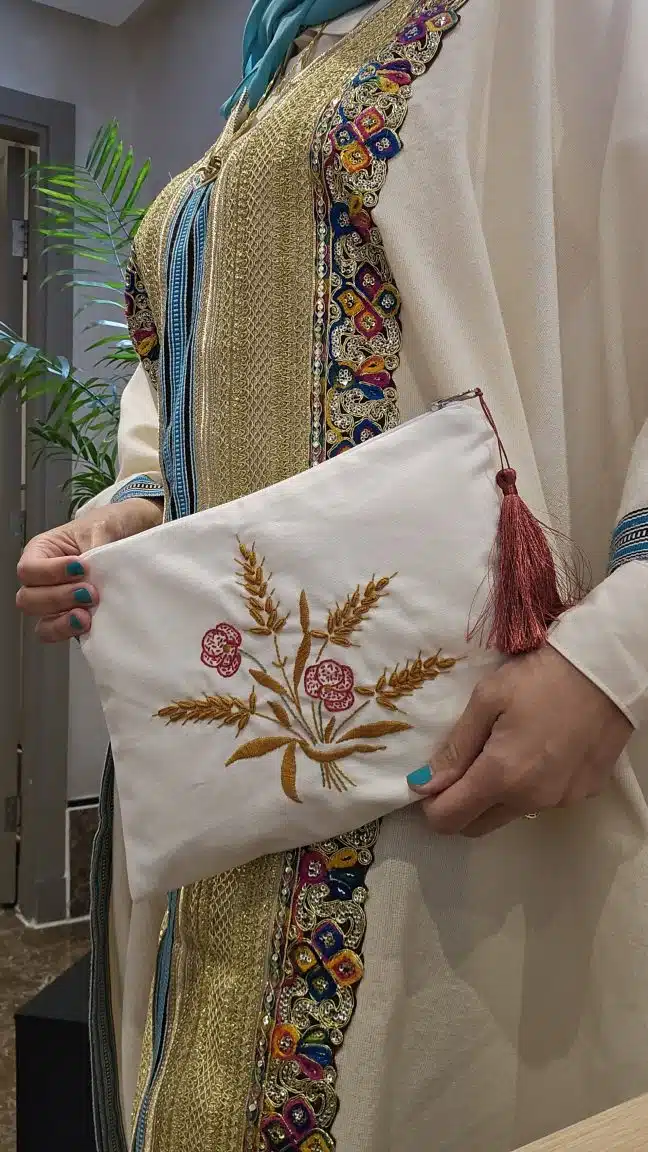 Wheat Sheaves Hand-embroidered Cotton clutch 2 20250423 1346381 scaled