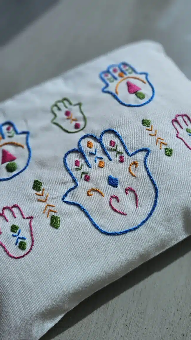 Kaf Fatma Hand-embroidered Cotton clutch 3 20250423 1555161 scaled