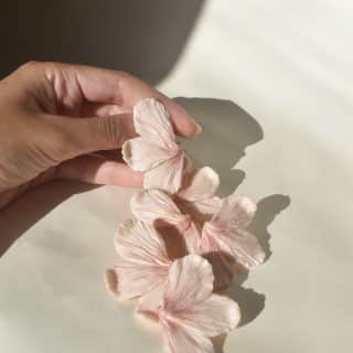 Shimmering Lily Blossoms - Cashmere 02