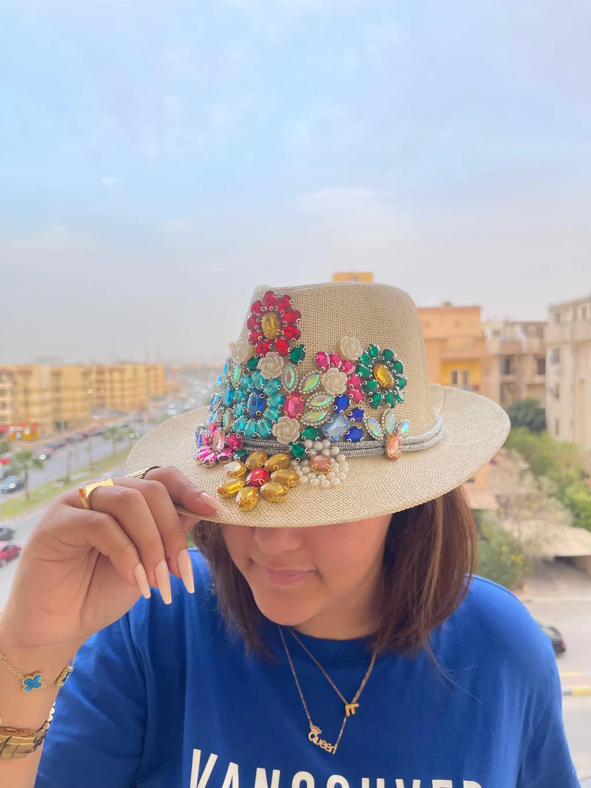 Farida hat 1 Farida hat