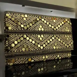 Sparkle in the dark clutch