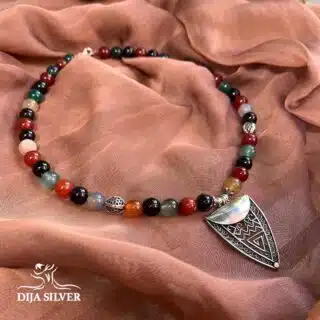 Agate triangular necklace