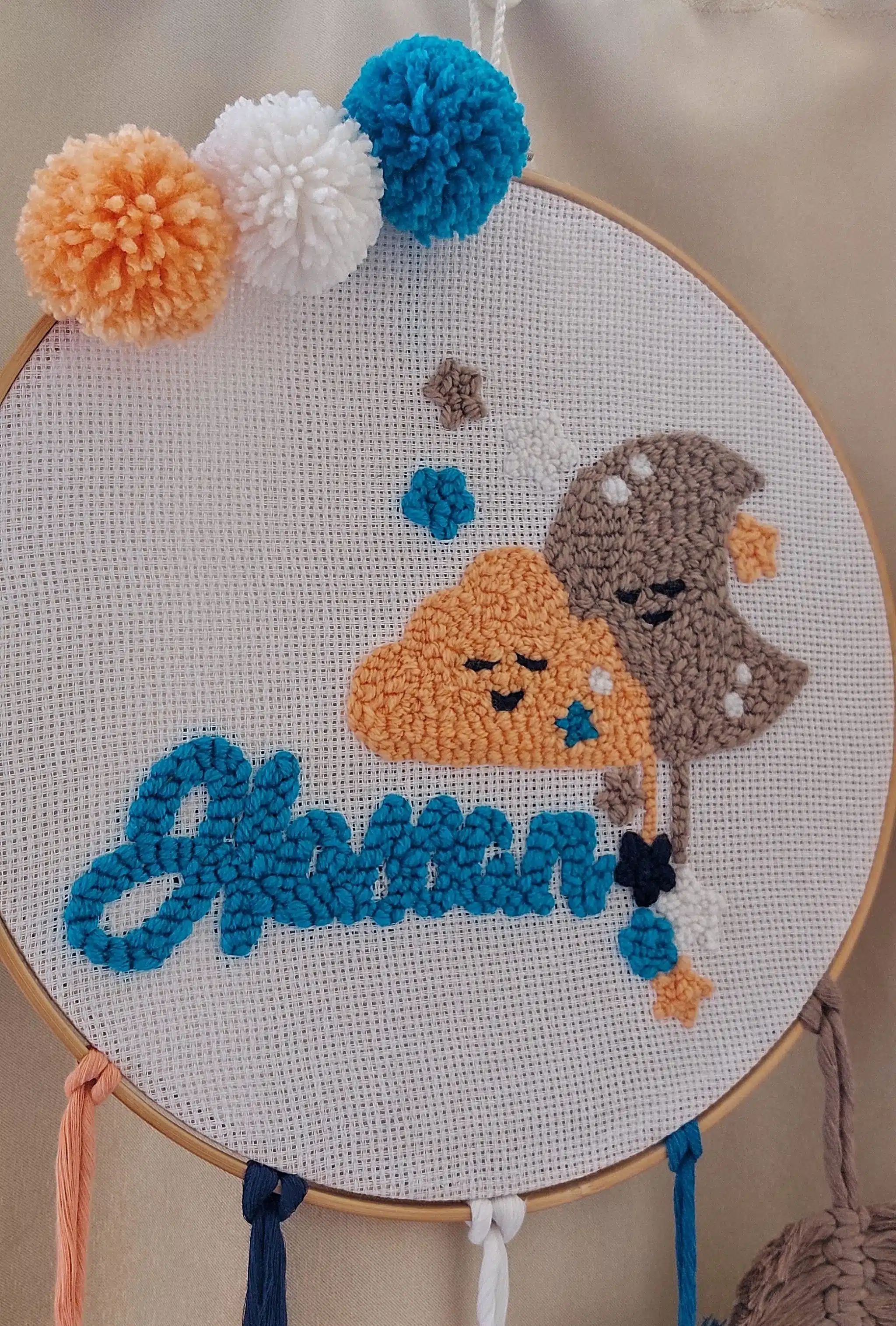معلقة حجرة مستشفى أو حجرة أطفال من البانش نيدل والمكرمية - Baby macrame & Punch needle wall hanging 2 20240229 135858 01 scaled