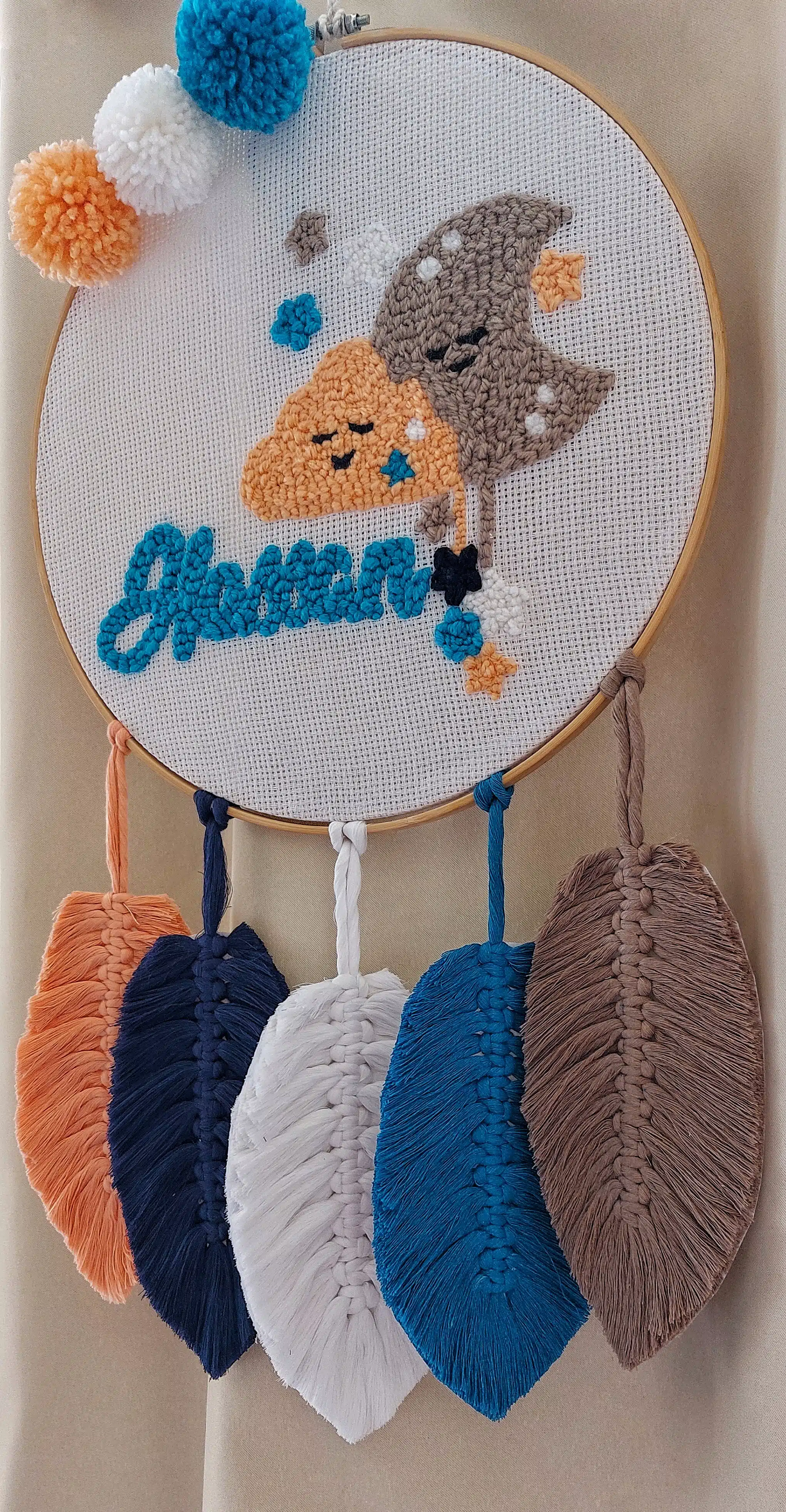 معلقة حجرة مستشفى أو حجرة أطفال من البانش نيدل والمكرمية - Baby macrame & Punch needle wall hanging 3 20240229 135908 01 scaled