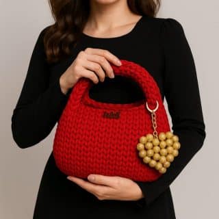 شنطة حمراء و قلب ذهبي