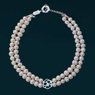 Pearl necklace with sterling silver lock
