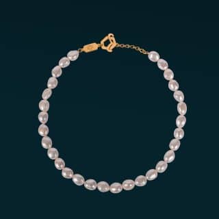 Pearl necklace with sterling silver toggle lock.