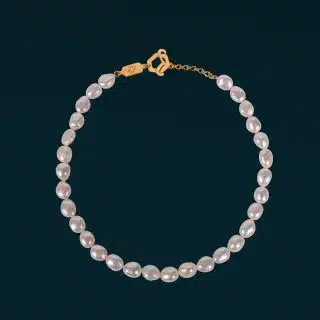 Pearl necklace with sterling silver toggle lock.