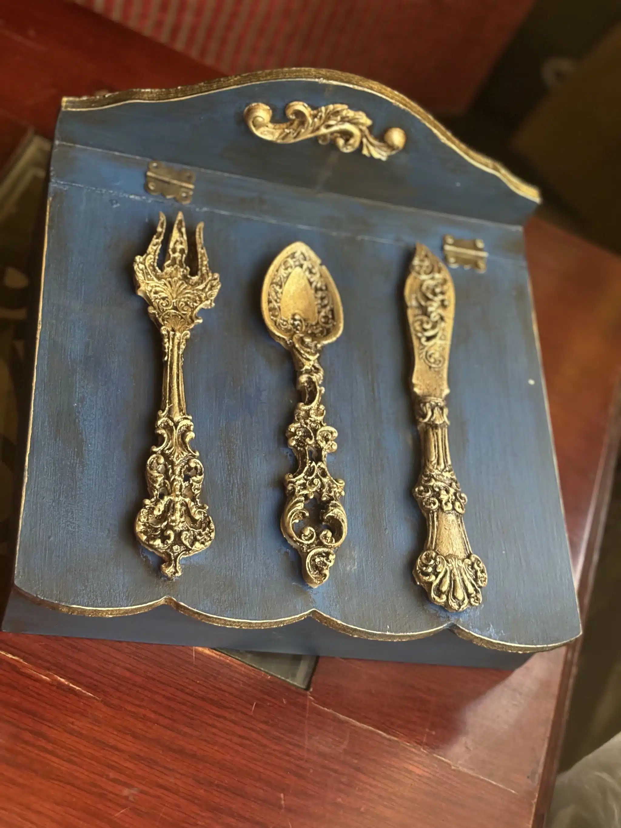 Antique cutlery box 5 A vintage cutlery box