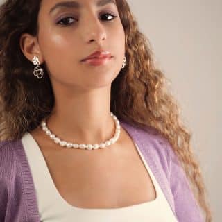 Pearl necklace with sterling silver toggle lock