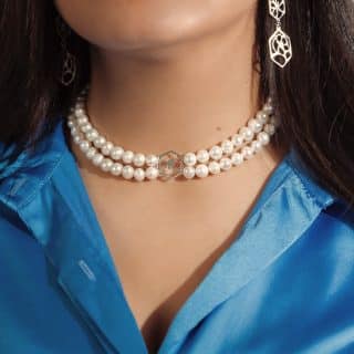 Pearl necklace with sterling silver lock