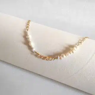 سلسلة من اللولي الابيض