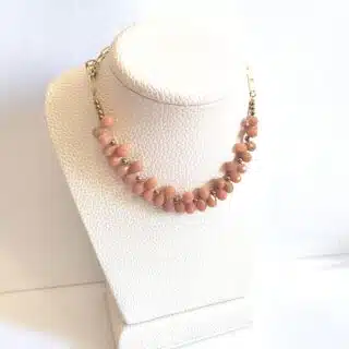 سلسلة. من العقيق. الملون