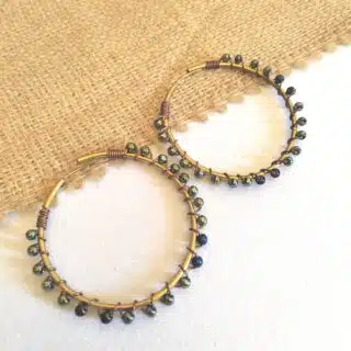 حلق من الكريستال. هاند. ميد