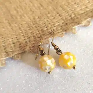 حلق. من الصدف