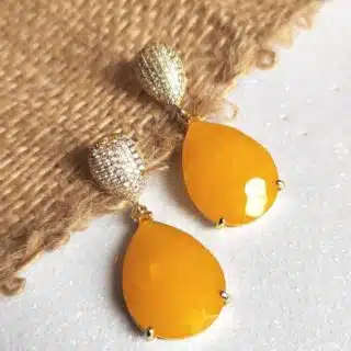 حلق. حجر. كريم. وزيركون