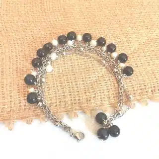 انسيال من الأحجار الكريمة و اللولي. سلسلة. طلاء فضة